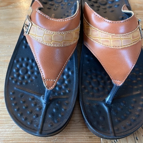 Nwt AEROTHOTIC Arch Support Flip Flips MIRAGE PLATFORM SANDALS Tan 7 - Picture 7 of 10